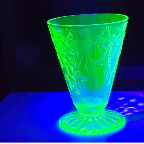 Depression Hocking Glass Cameo Ballerina Uranium Green 3" Tall Tumbler - Picture 1 of 9